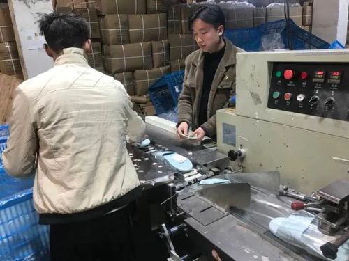 鞋廠“小廣告”瘋傳網(wǎng)絡(luò) 把‘不能直接發(fā)貨’變成爆款信任密碼，一聲‘活該賺錢’含金量拉滿